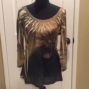 B.L.E.U. Print top w/embellishments on the front